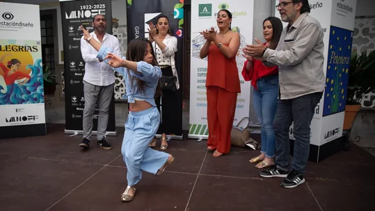 Presentación 7ª edición festival flamenco Milnoff. Juana Carmona Heredia bailando en la presentación