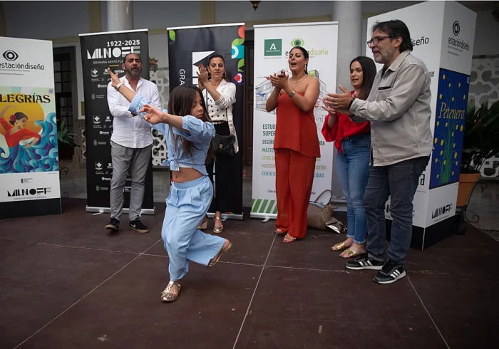Presentación 7ª edición festival flamenco Milnoff. Juana Carmona Heredia bailando en la presentación
